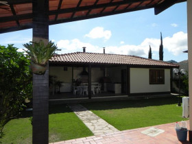 Casa com 4 Quartos à Venda, 570 m² em Várzea - Teresópolis